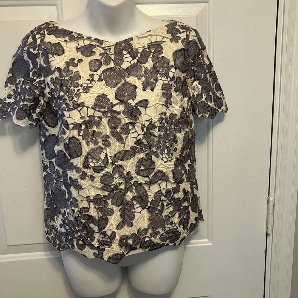 Tory Burch Size 2‎ Gray Ivory Floral Lace Short Sleeve Lined Blouse Top Shirt